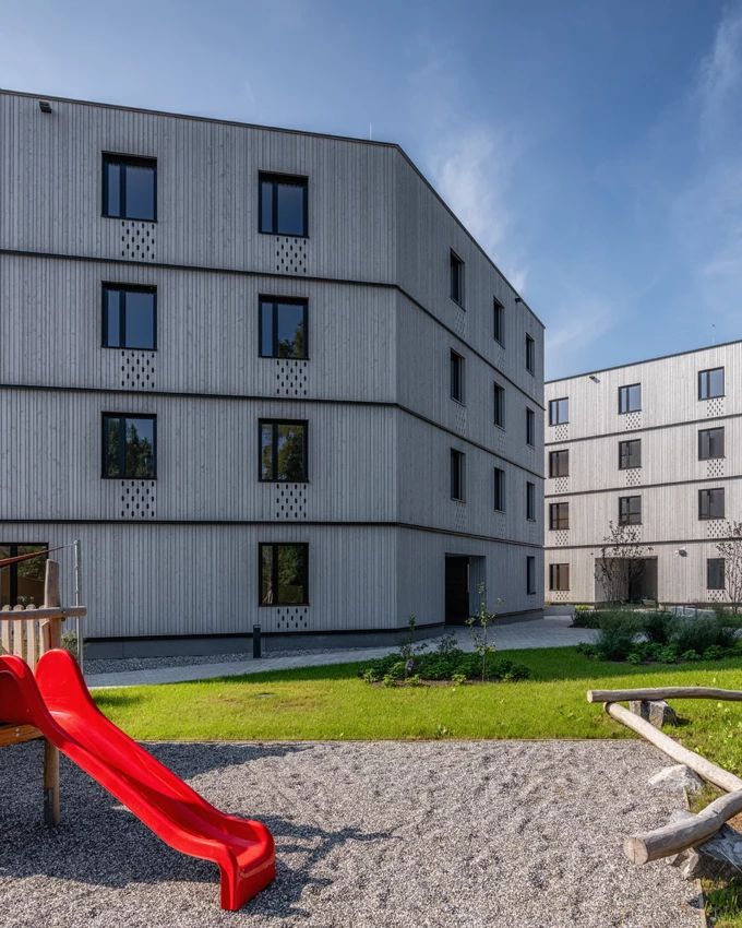 Außen punktet die neue Wohnanlage von WS und Rhomberg Bau mit Holz und qualitativ hochwertigen Freiflächen. Foto: Julian Forte Außen punktet die neue Wohnanlage von WS und Rhomberg Bau mit Holz und qualitativ hochwertigen Freiflächen. Foto: Julian Forte